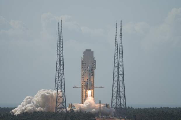 Китай впервые успешно вернул первую ступень ракеты «Чанчжэн-10»