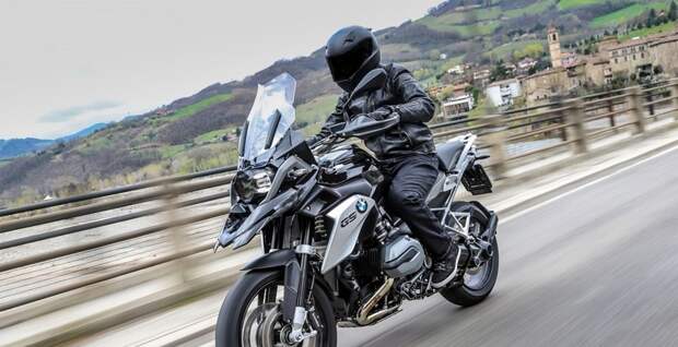 Компания BMW представила новый турэндуро R1200GS Triple Black 2016