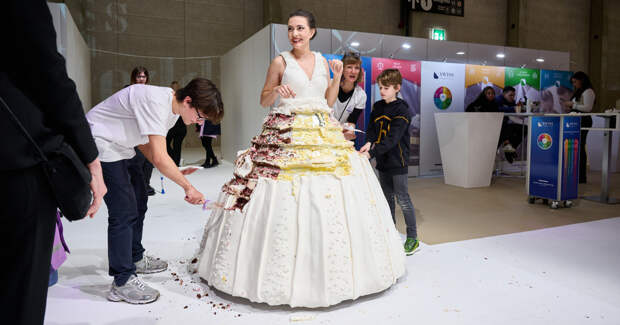 Самое большое в мире съедобное платье сделали в Швейцарии