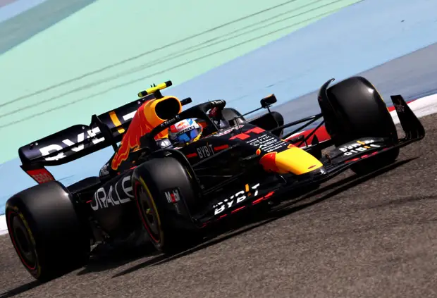 Серхио Перес лидирует по итогам утренней сессии финального дня предсезонных тестов Формулы 1 в Бахрейне