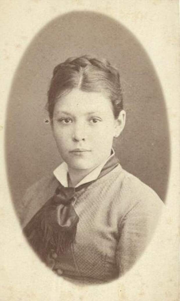 Портрет девушки. Неизвестный автор, 1879 год, г. Киев, из архива МАММ/МДФ.