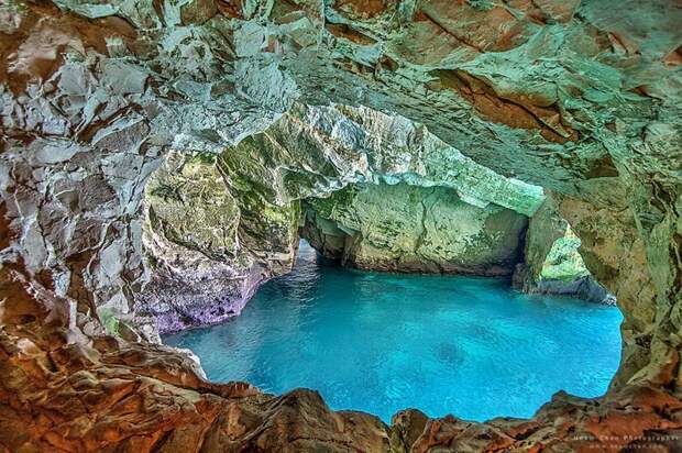 Древние пещеры на Мальте?.. Нет, гроты Рош-ха-Никра на севере Израиля, на берегу Средиземного моря Израиль, красиво, красивые места, природа, страны, страны мира, фото, фотограф