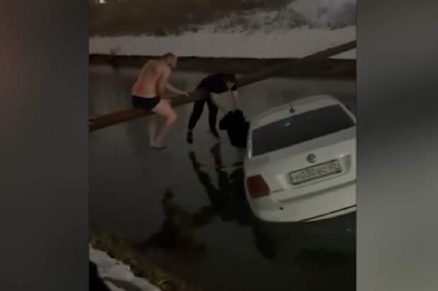 Спортсмен рассказал, как спас из тонущей машины мать и её 4-летнего сына в Махачкале