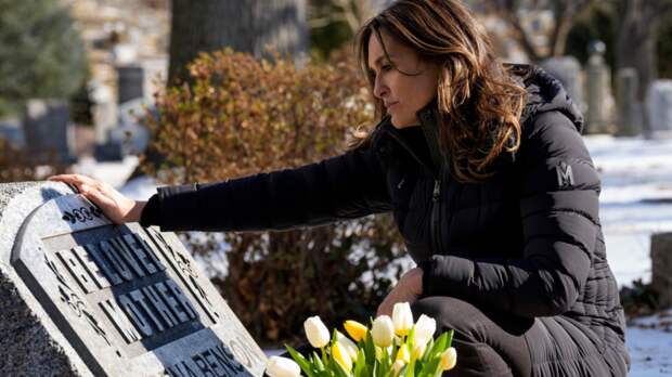 Benson touching her mother's gravestone on Law & Order: SVU Season 26 Episode 16