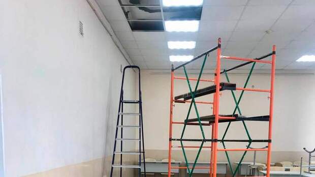 В Хабаровске в аудитории филиала РАНХиГС обрушился потолок