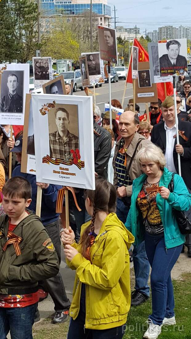 Фотоотчёт наших читателей с «Бессмертного полка» из Торонто