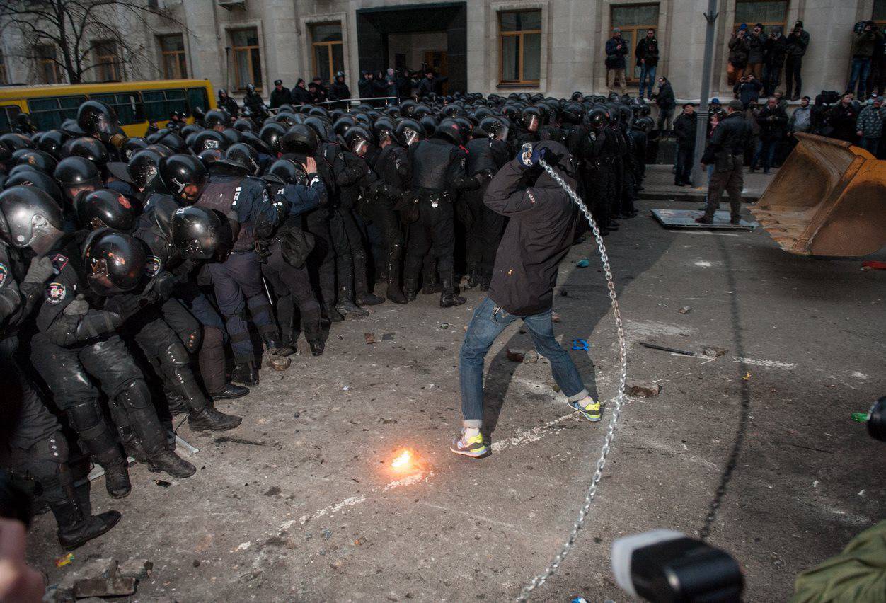 О мирных протестующих и озверевшем ОМОНе