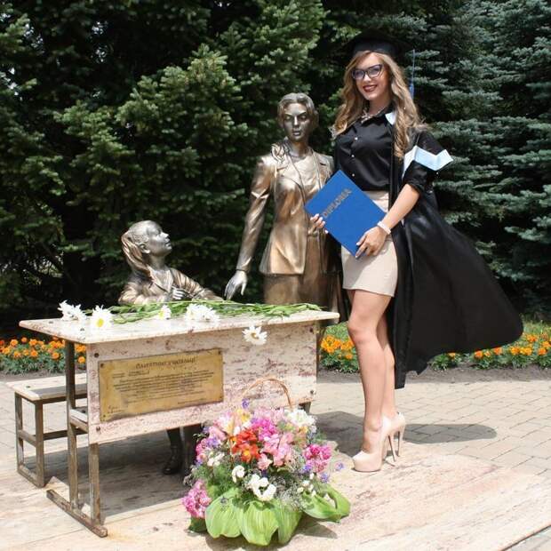 Эффектные учительницы, ради которых мужчины ходят на родительские собрания 1 сентября, девушка, красота, родители, учеба, учитель, школа