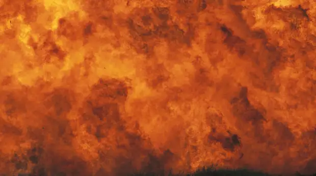 Украинские боевики подорвали цистерну с опасным веществом: Первые кадры с места происшествия