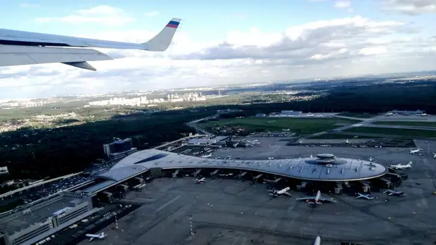 Такой простой: Внуково вслед за Шереметьево перевел сотрудников на новый график