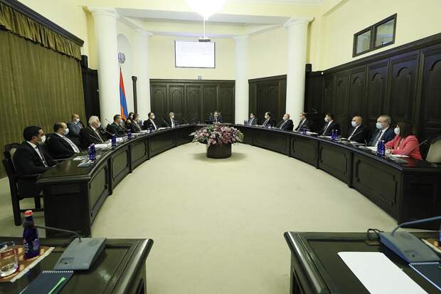 Азербайджан использовал в Карабахе ударные дроны, глава Минобороны Армении посетил Москву