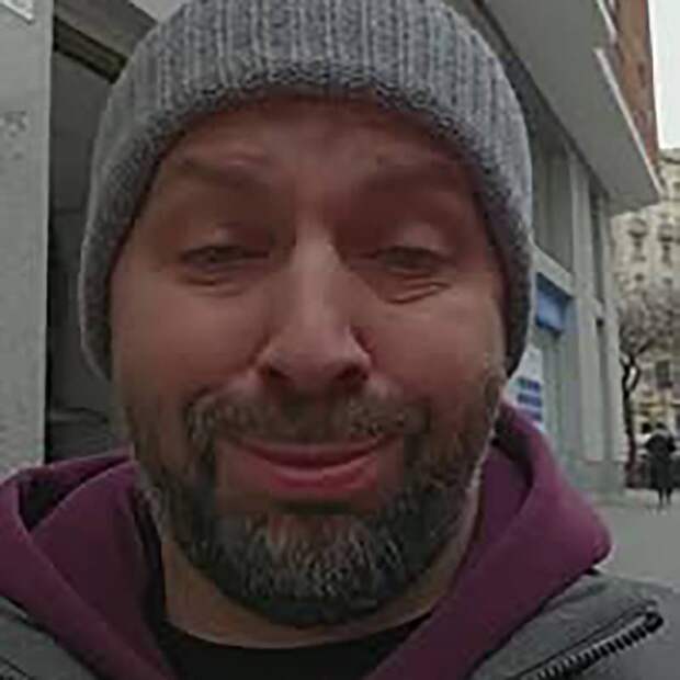 Уехавший из России в Европу комик пошутил про «славянский взгляд»