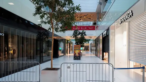 В Латвии вступил в силу комендантский час из-за ситуации с COVID-19