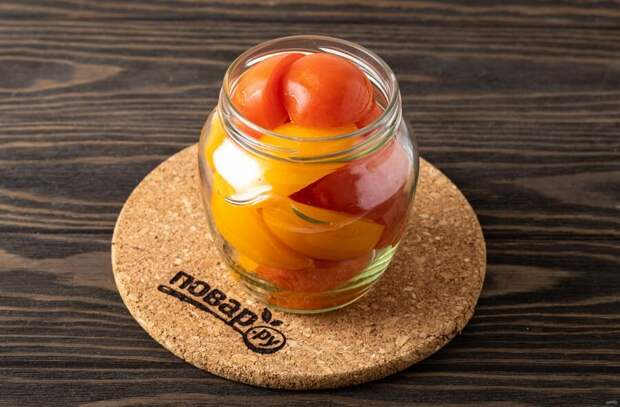 Если вы скучаете по сочным спелым помидорам зимой, и не готовы довольствоваться томатами из супермаркета без вкуса и запаха, тогда этот рецепт как раз для вас!-3