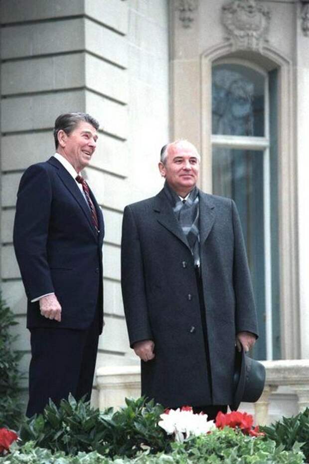 Горбачев и Рейган, 1985 год