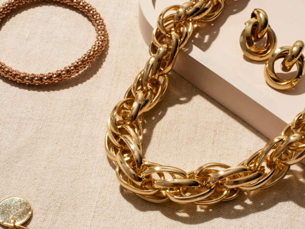 В Кузбассе арестовали цыганку, укравшую у пенсионерки украшения