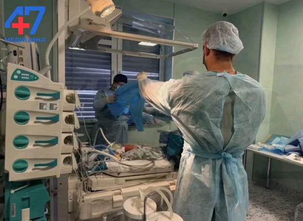 Врачи под Петербургом помогли больному сердцу малышки