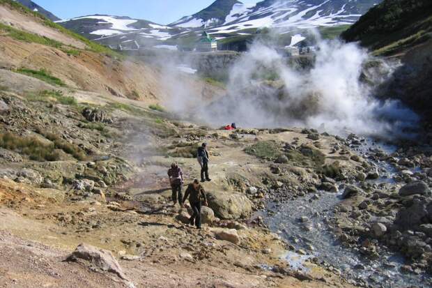 Спасатели нашли туристов, пропавших в районе термальных источников на Камчатке