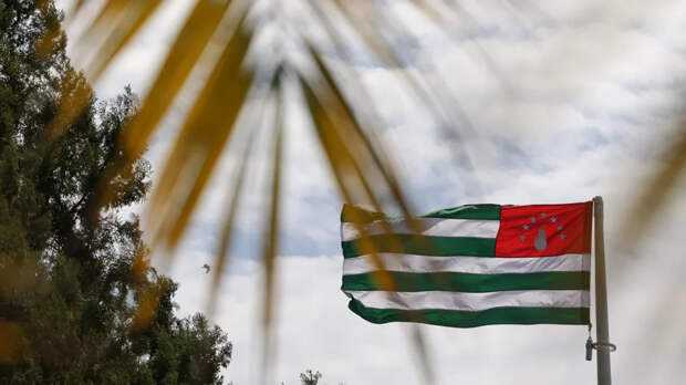 Кириенко: в 2026 году РФ продолжит финансировать зарплаты абхазских чиновников