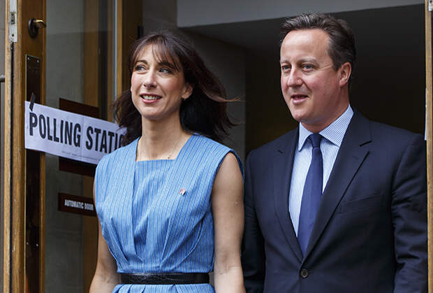 Премьер Дэвид Кэмерон с женой на избирательном участке. 23 июня 2016