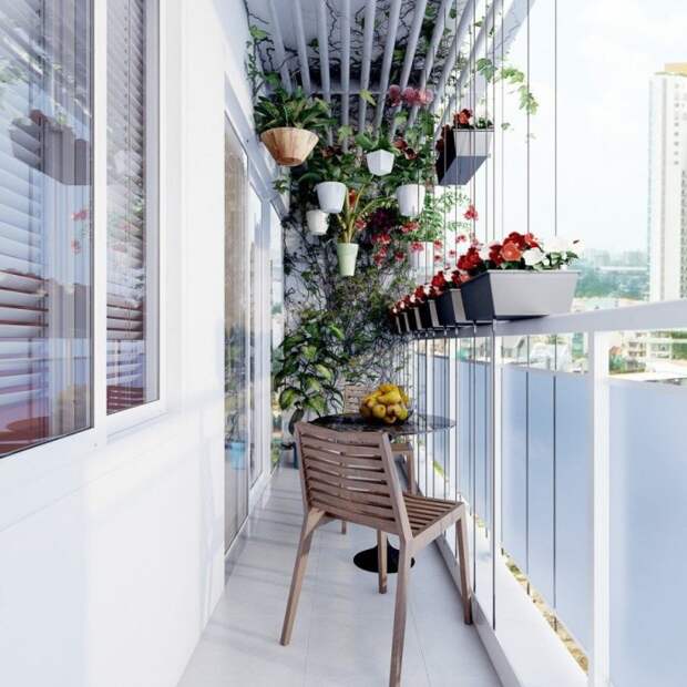 Цветы в подвесных горшках – простой и эффективный способ украсить лоджию или беседку.