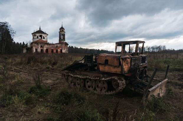 Ода советскому трактору город, красивый вид, пастораль, село, сельский пейзаж, техника, трактор, эстетика