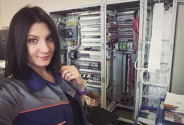 Милый электрик женщины, не женское дело, профессия, специальность