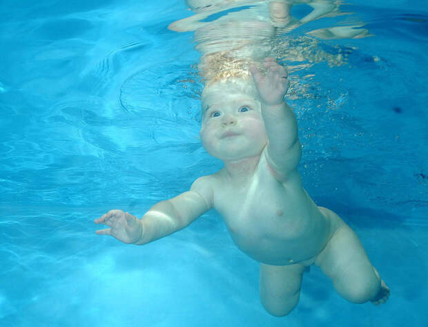 mladenu0 Плавающие под водой младенцы