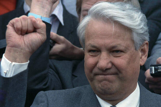 Политолог Гращенков заявил об историческом давлении на фигуру Ельцина