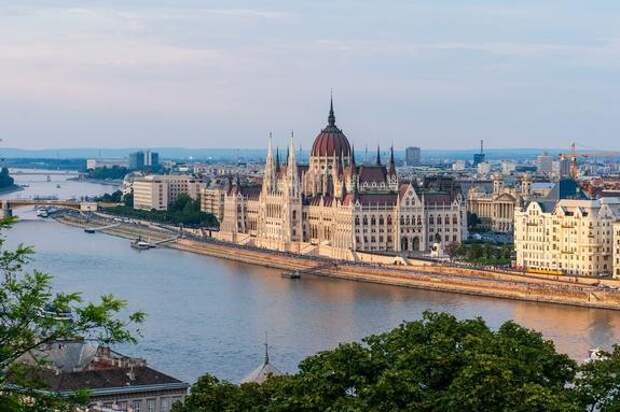 FT: Венгрия стала для Китая образцовым стратегическим партнером в Евросоюзе