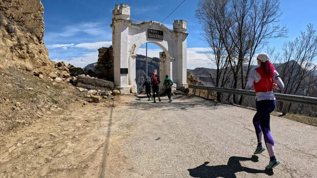 Горы и солнце: в Дагестане стартовал забег с участием более 2500 спортсменов