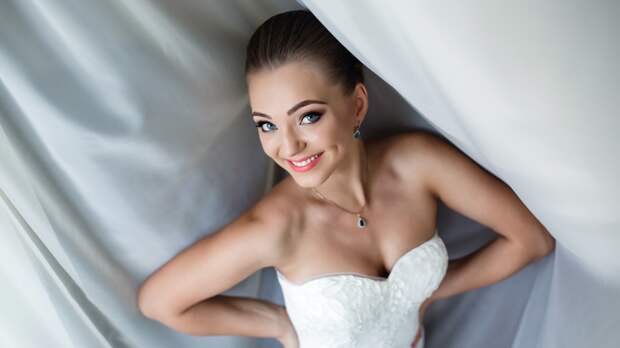 Свадебный наряд невесты с маленькой грудью всполошил россиянок