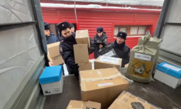 Полицейские Тюменской области подготовили гуманитарный груз для земляков, участвующих в СВО