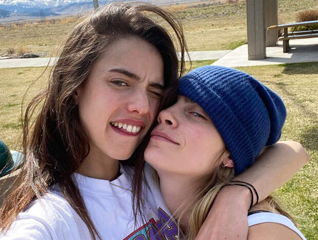 Маргарет Куэлли и Кара Делевинь