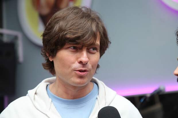 Прохор Шаляпин рассказал, что на его новый автомобиль упало дерево