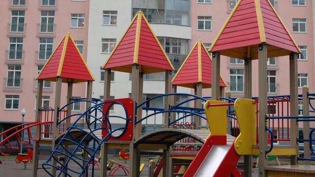 Школьница избила сверстницу на детской площадке в Москве