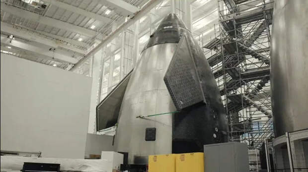 Готовую часть Starship нового поколения засняли внутри Starfactory