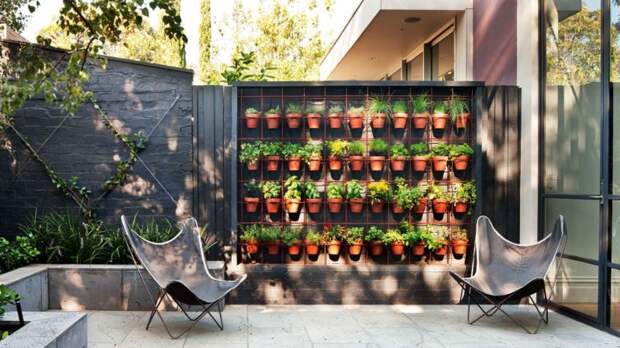 vertical-garden-plant-pots-outdoor-area-20150807163902-q75dx1920y-u1r1g0c