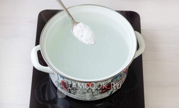 Добавляем в воду соду
