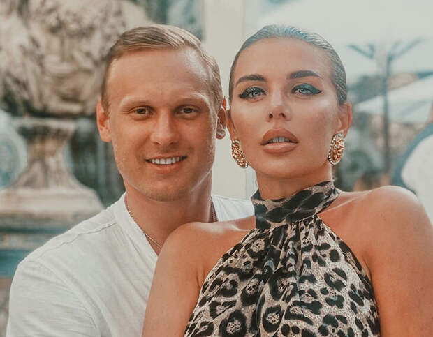 Муж Анны Седоковой опечален ее уходом и открывает новую главу в своей жизни