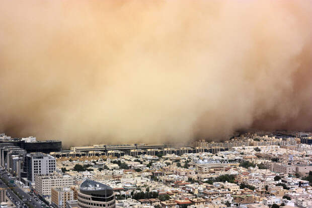 Огромная песчаная буря охватила столицу Саудовской Аравии Эр-Рияд