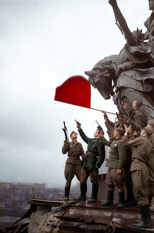 10. Советские солдаты в Берлине, 1945 год время, россия, фотография, цвет