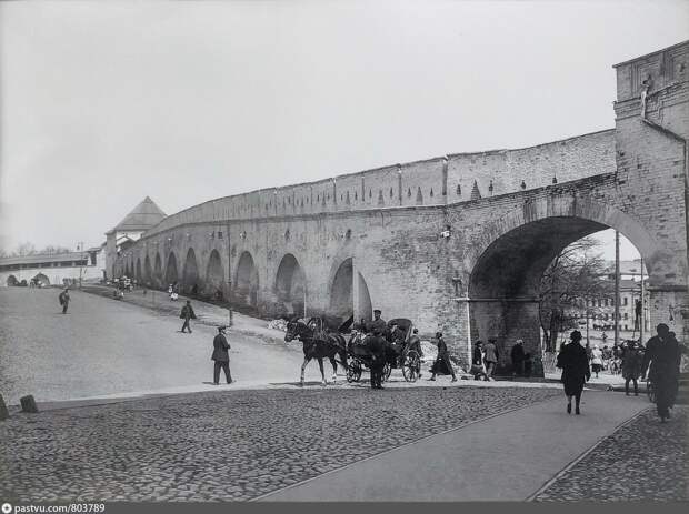 1926. Варварские ворота и стена при них после советской реставрации