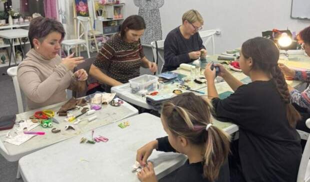 В Темиртау старые вещи превращают в украшения и аксессуары