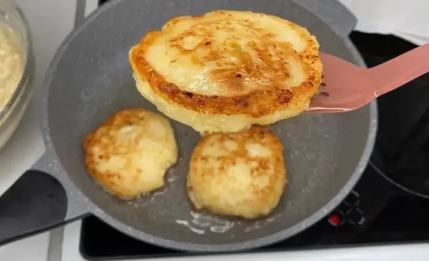 Когда есть пачка творога,кефир и немного времени,пеку творожные оладьи: на завтрак или просто к чаю