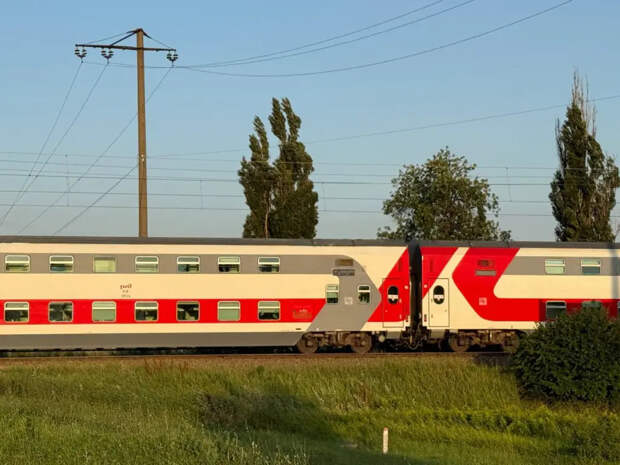 Не садитесь туда: проводница назвала места в поезде, которые сделают поездку невыносимой