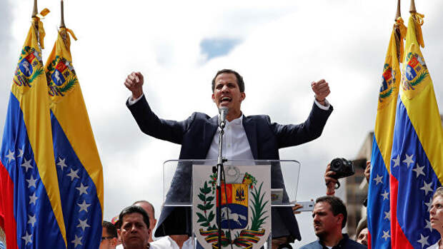 Глава оппозиционного парламента Венесуэлы Хуан Гуаидо 