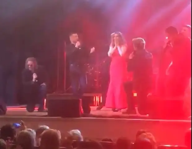 Турецкая музыка клипы. Пой турецкую песню. Simge турецкий поёт. Пой турецкую песню. Пой турецкую песню.