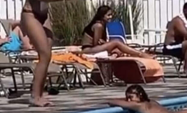Пришла в бассейн, сделала несколько фотографий и возмутила посетителей