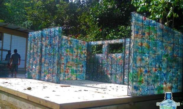 В Панаме строят деревню из пластиковых бутылок панама, пластиковая бутылка